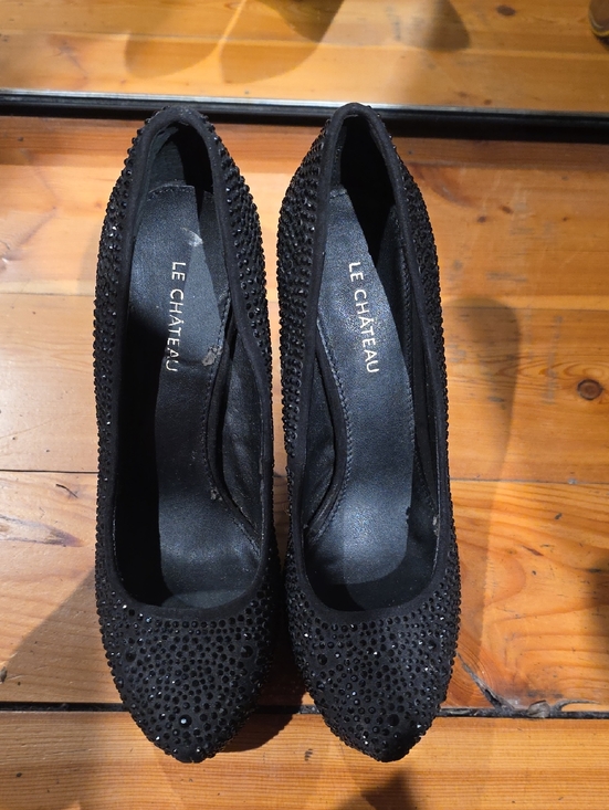 le chateau Shoes - le chateau Black Crystal-Studded Pointed Toe Pumps
